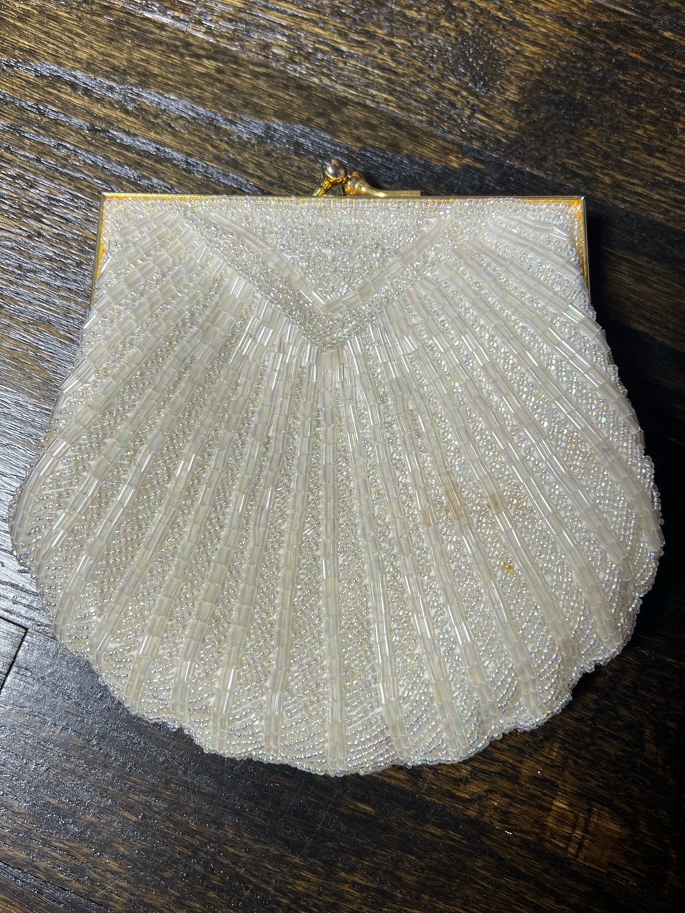Vintage White Beaded Clamshell Clutch Gold Tone Kiss Lock Closure
